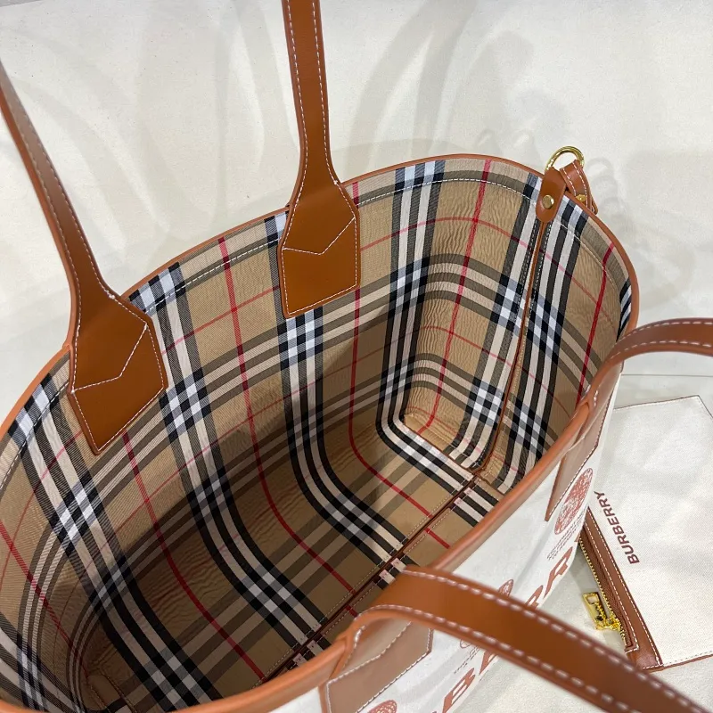 All categories Burberry women's bags (Burberry) Burberry 236
