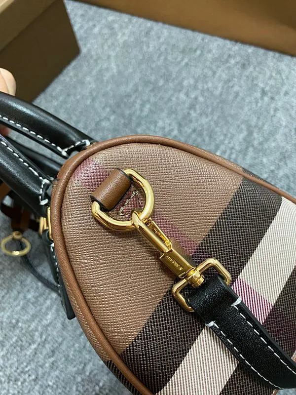 All categories Burberry women's bags (Burberry) Burberry 7088