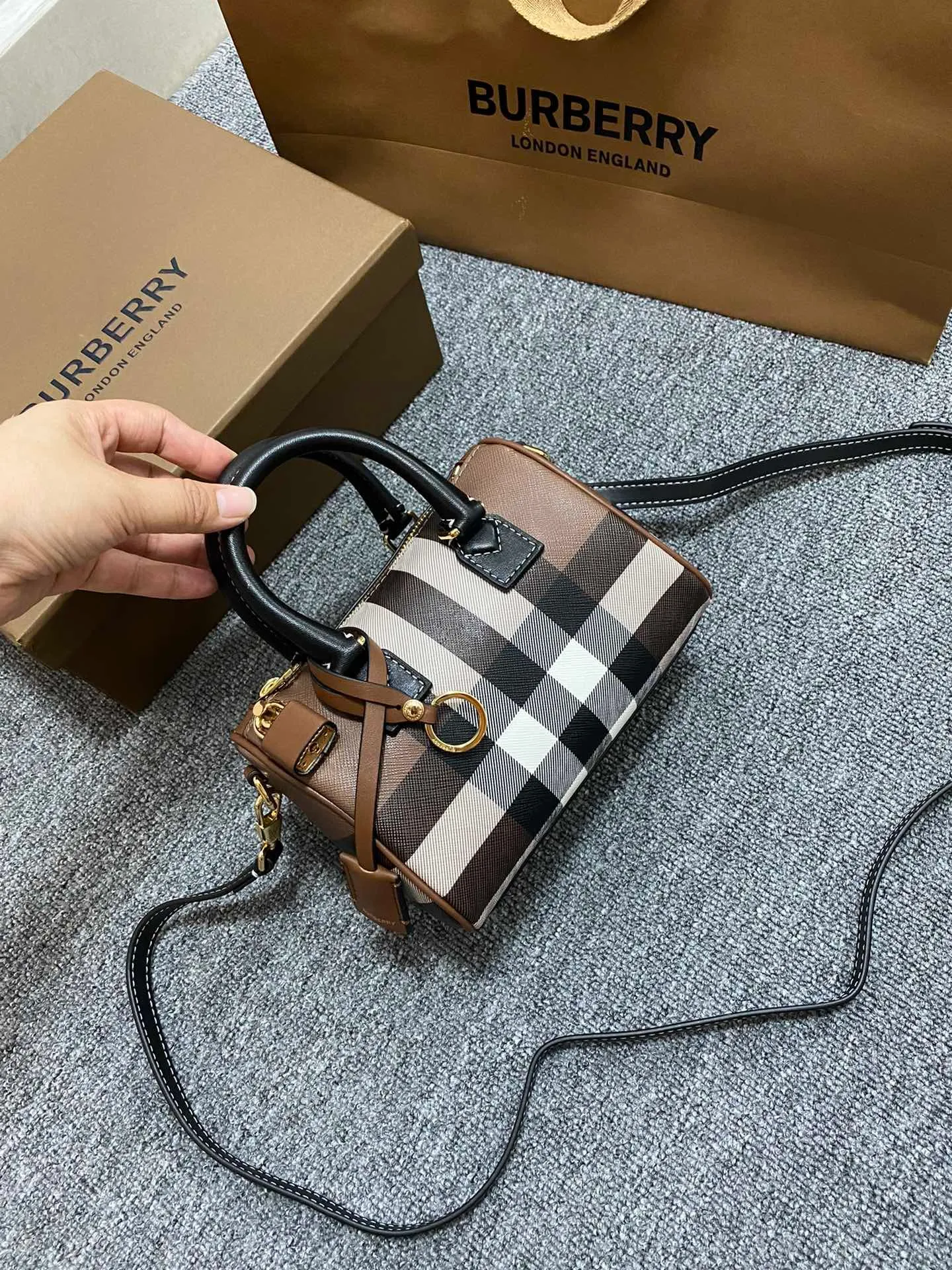 All categories Burberry women's bags (Burberry) Burberry 7088