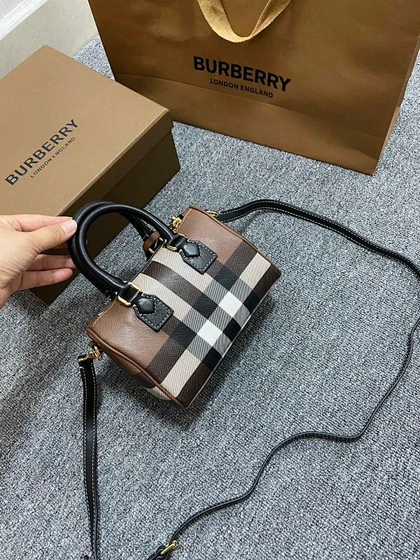 All categories Burberry women's bags (Burberry) Burberry 7088