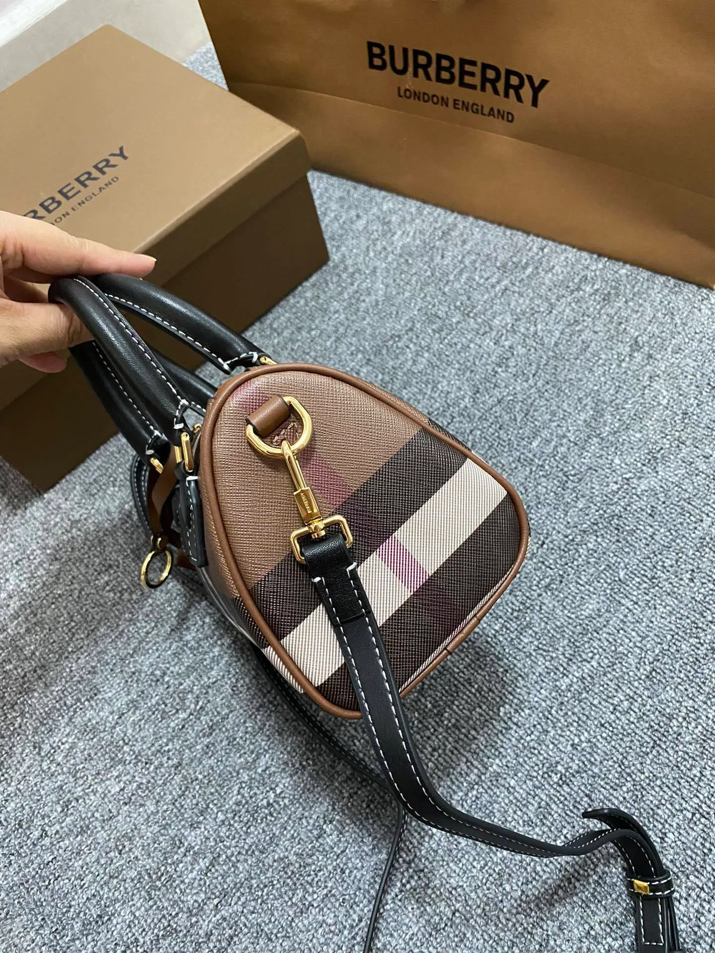 All categories Burberry women's bags (Burberry) Burberry 7088