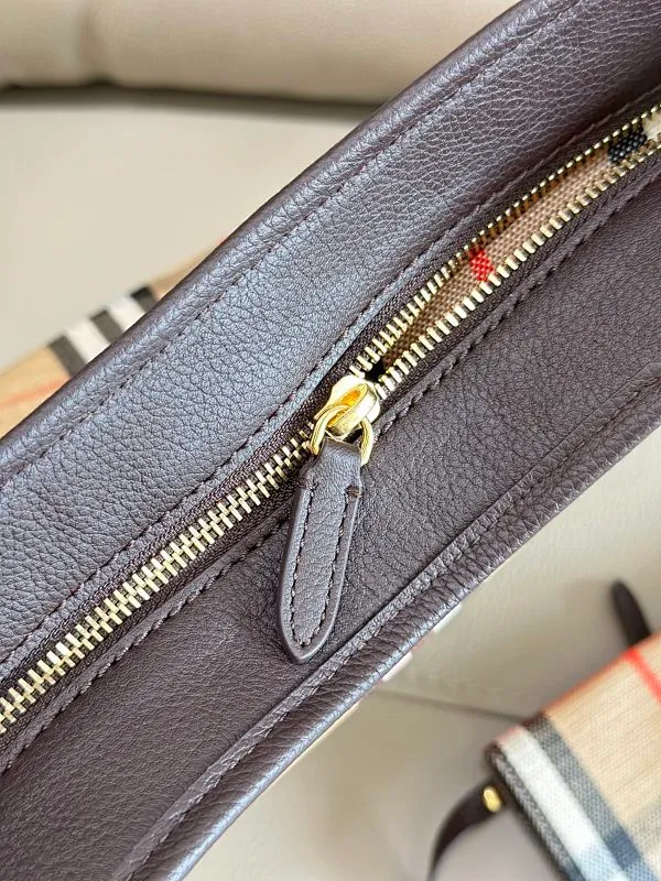 All categories Burberry women's bags (Burberry) Burberry 8398