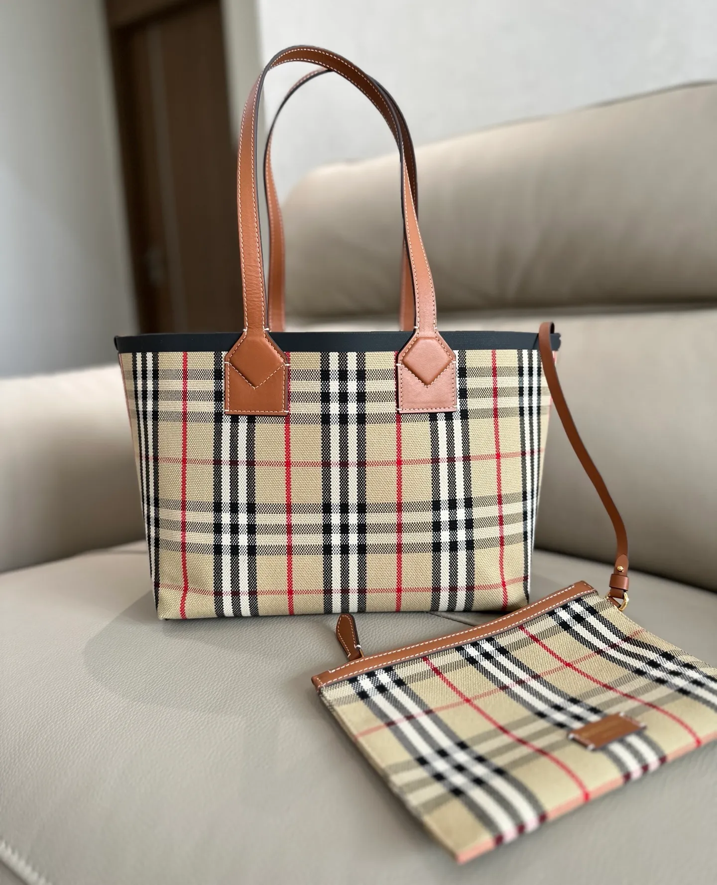All categories Burberry women's bags (Burberry) Burberry 8411
