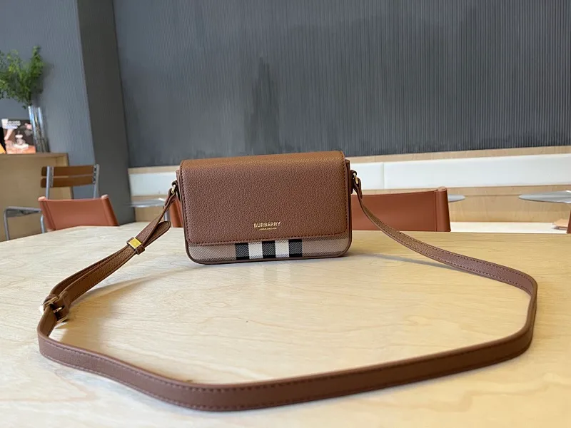 All categories Burberry women's bags (Burberry) Burberry 6606
