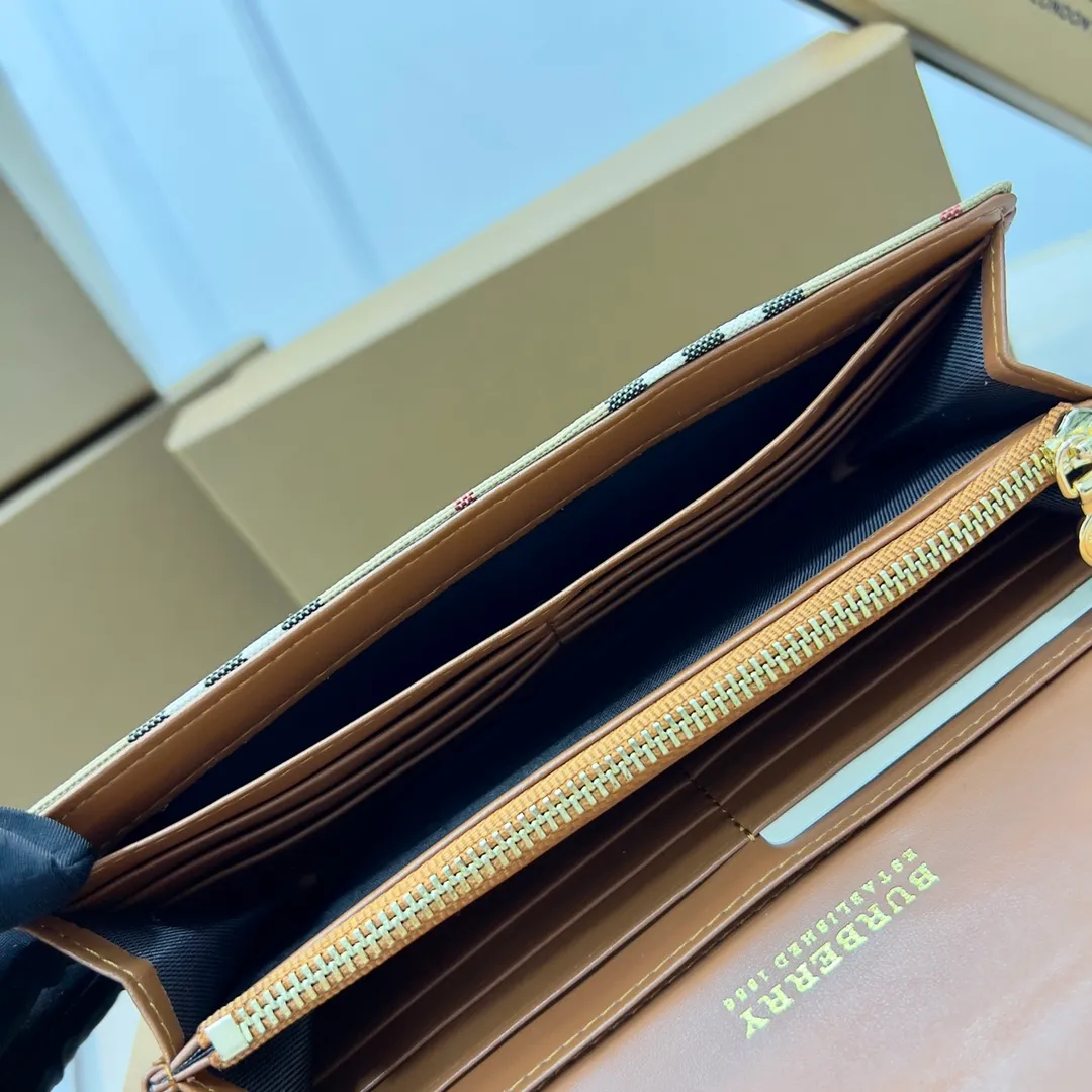 p190📯📯📯[Burberry•Burberry] original product🇮🇹~~🎉👉Slim long wallet, newly made of vintage vintage plaid and grained leather, with multiple card slots; the snap buckle is engraved with the new brand logo. Gold hardware accessories, 👍counter quality, fine workmanship 💋Real shot📷, 🆔🆔1183 brown, black size 19.5cm*3cm*10cm*.