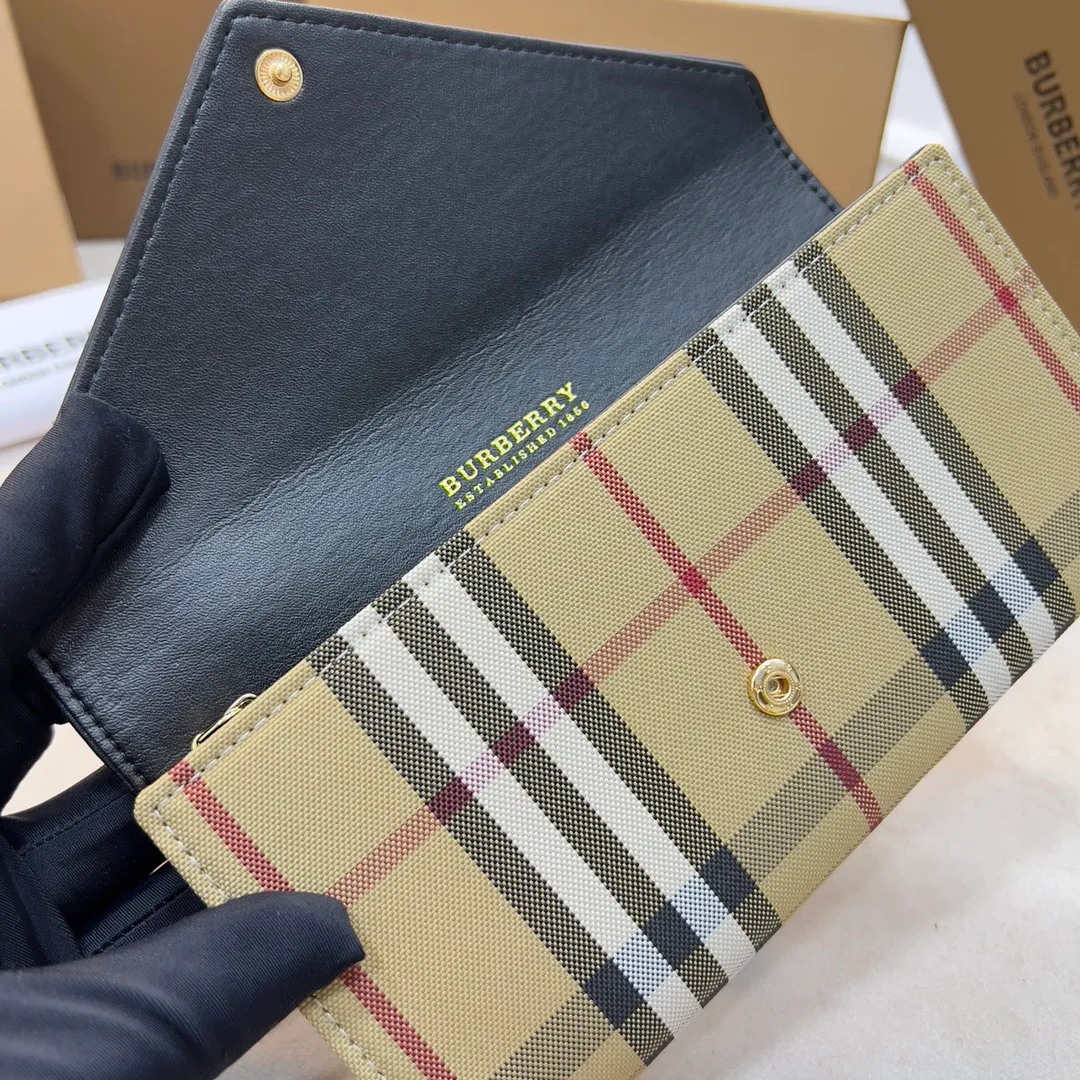 p190📯📯📯[Burberry•Burberry] original product🇮🇹~~🎉👉Slim long wallet, newly made of vintage vintage plaid and grained leather, with multiple card slots; the snap buckle is engraved with the new brand logo. Gold hardware accessories, 👍counter quality, fine workmanship 💋Real shot📷, 🆔🆔1183 brown, black size 19.5cm*3cm*10cm*.