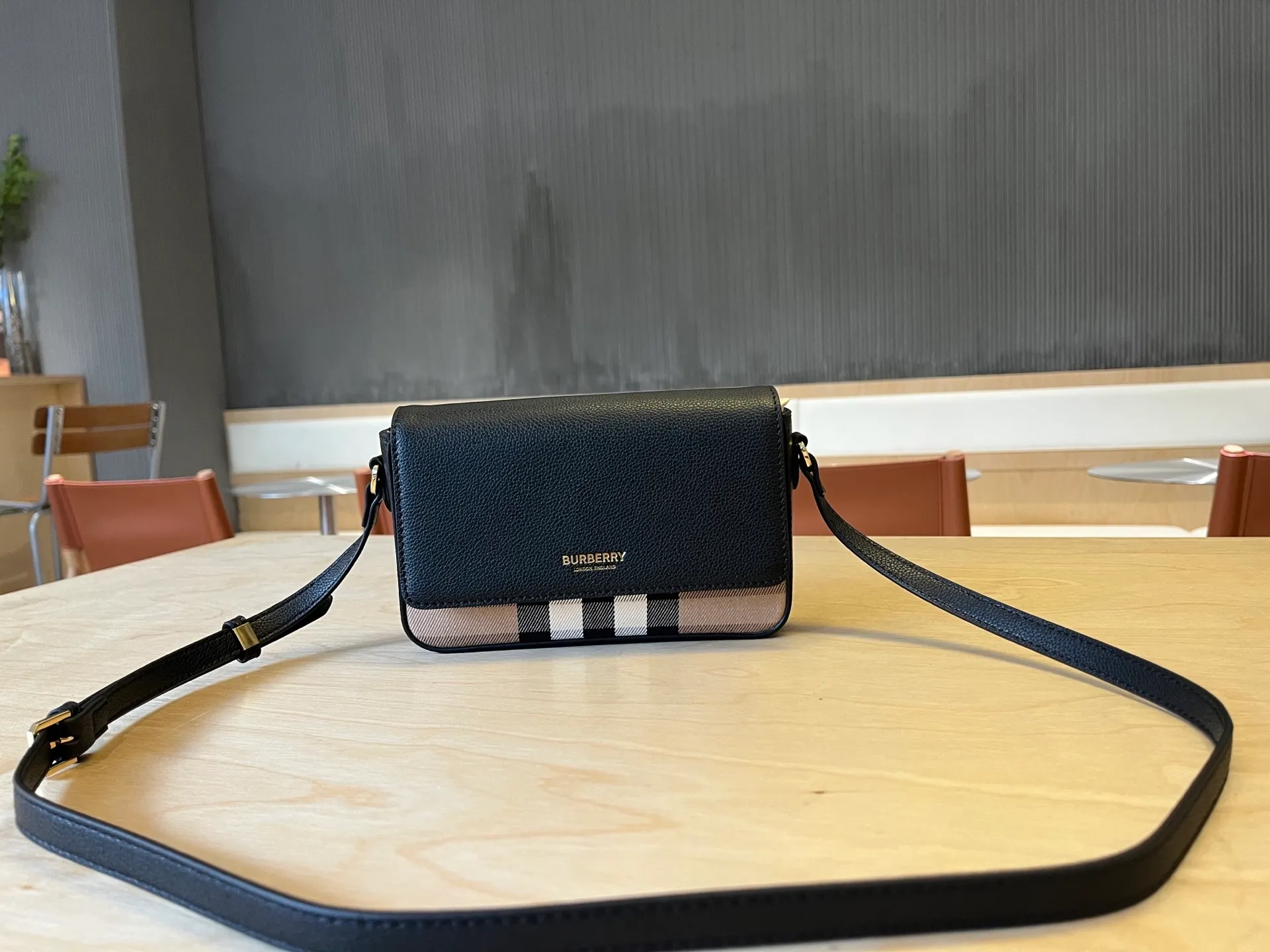 All categories Burberry women's bags (Burberry) Burberry 6606