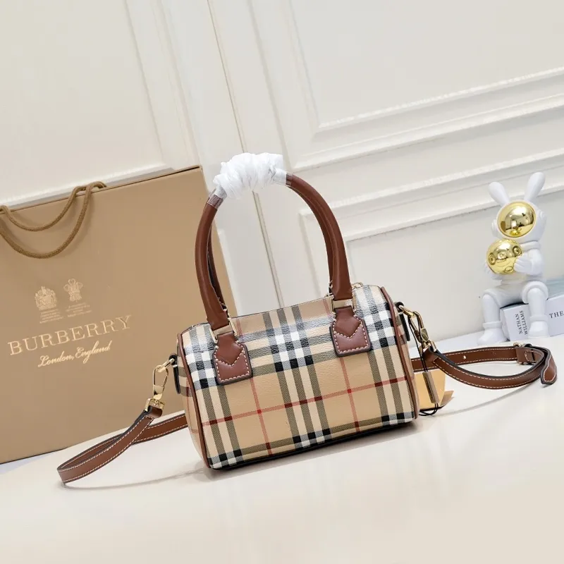 All categories Burberry women's bags (Burberry) Burberry 8372