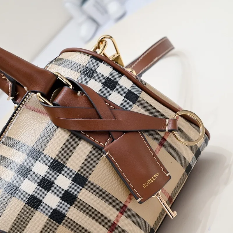All categories Burberry women's bags (Burberry) Burberry 8372