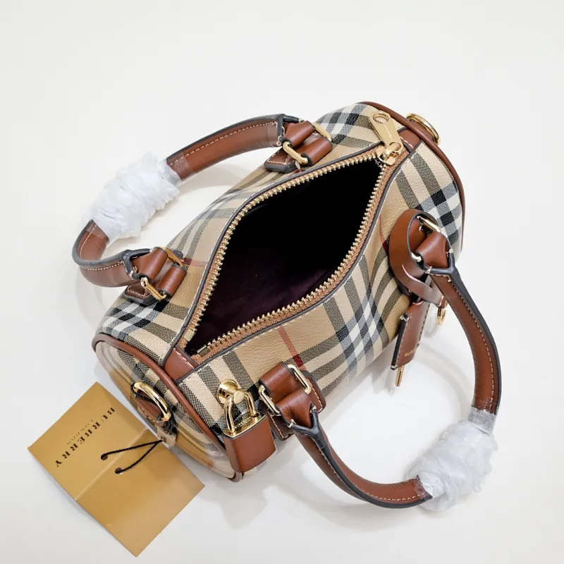 All categories Burberry women's bags (Burberry) Burberry 8372