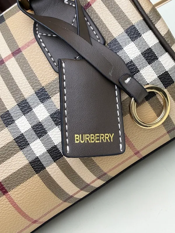 All categories Burberry women's bags (Burberry) Burberry 185