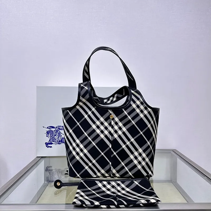 All categories Burberry women's bags (Burberry) Burberry original order 6861