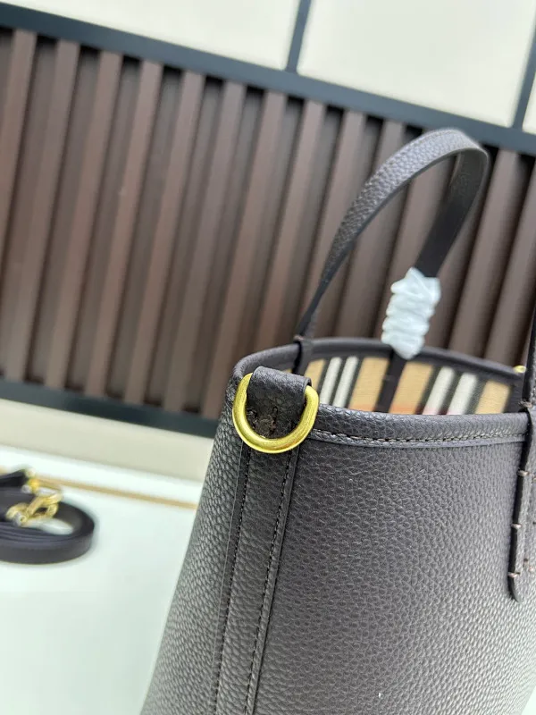 All categories Burberry women's bags (Burberry) Burberry 08022