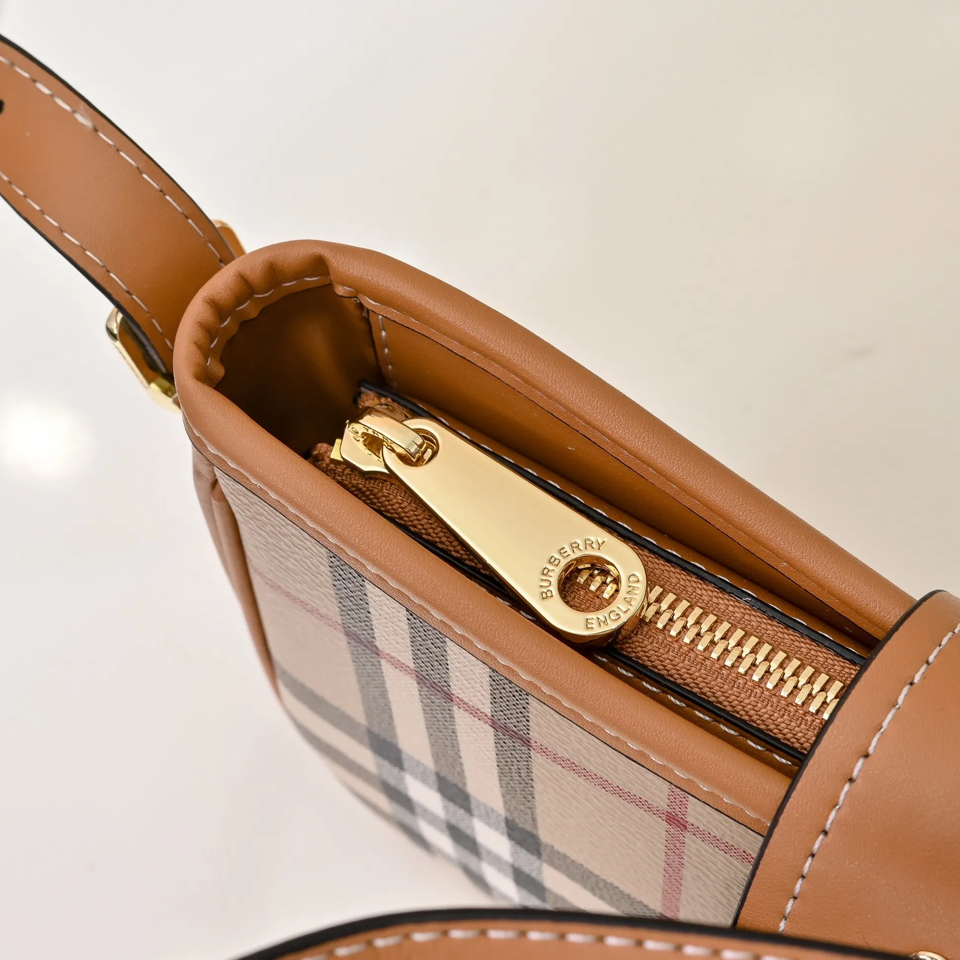 All categories Burberry women's bags (Burberry) Burberry 2424