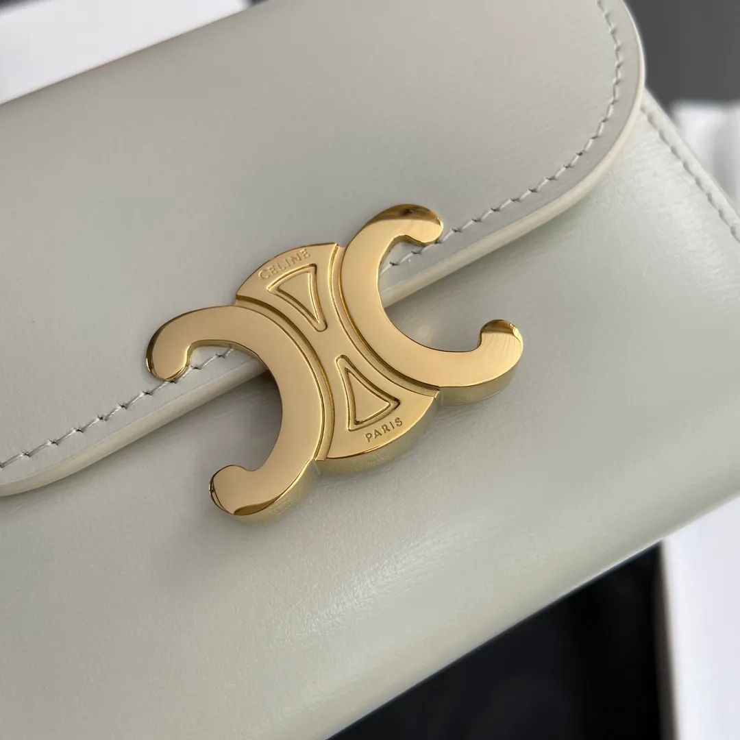 [Special grade pure steel hardware original leather] ¥700 TRIOMPHE bright cow leather wallet/2024 Xiaosai 5 card slots 1 folding coin bag with snap button 1 flat pocket 1 banknote bag No.: 10D782CQH.04LU783 783 light stone color full leather Size: w10.5×9×3cm.