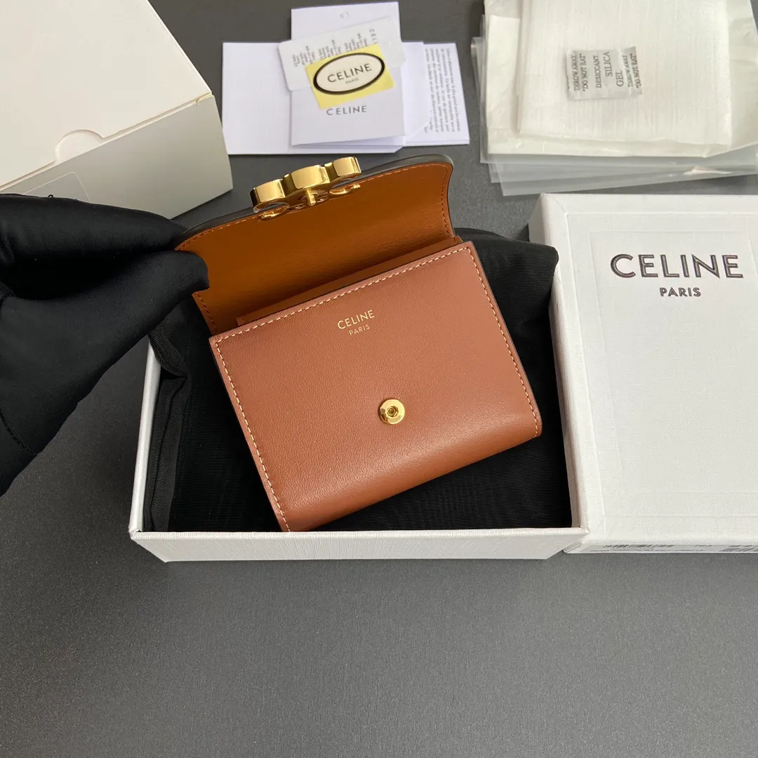 [Extra-grade pure steel hardware original leather] ¥700 TRIOMPHE glossy sheepskin wallet/2024 Xiaosai 5 card slots 1 folding coin bag with snap button 1 flat pocket 1 banknote bag No.: 10D782CQH.04LU783 783 brown full leather (sheepskin) Size: w10.5×9×3cm.