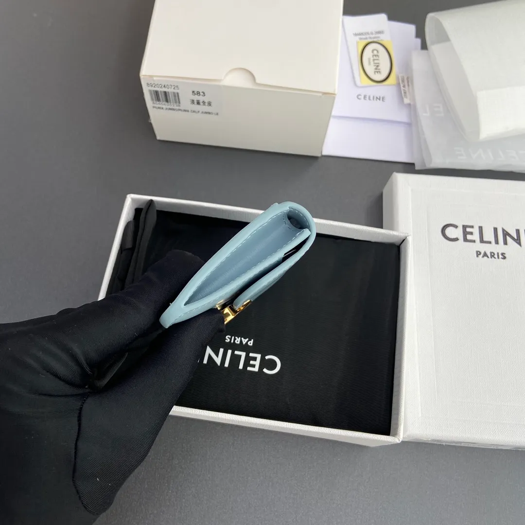 [Extra-grade pure steel hardware original leather] ¥560 TRIOMPHE glossy cow leather flip card holder/2024 Xiaosai Snap button closure 1 main compartment 2 inner card slots 1 inner flat pocket 1 outer flat pocket Number: 10I 582 CPJ.04LU 583 light blue full leather Size: w10×h7.5×d2cm