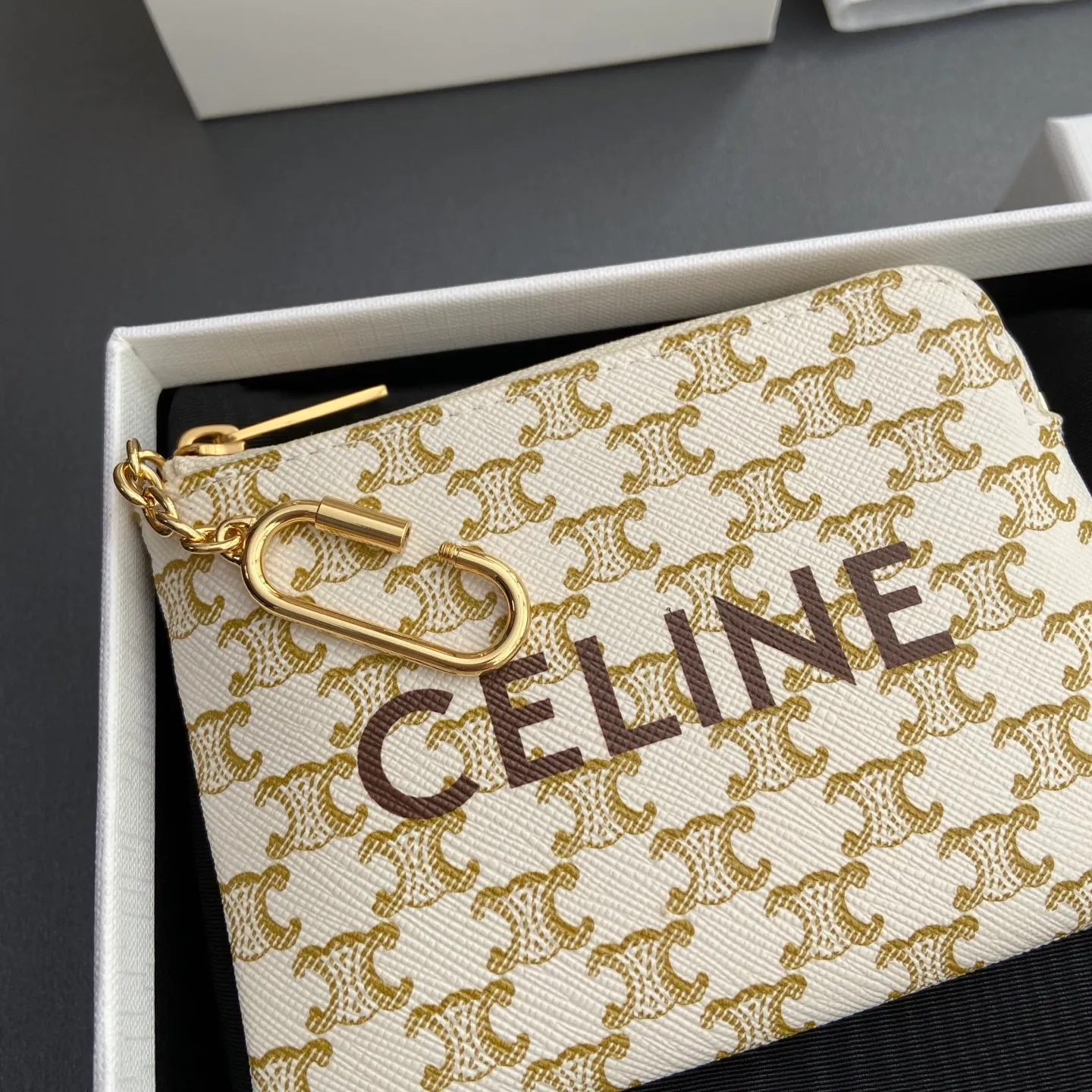 [Special grade imported original leather] ¥460 TRIOMPHE logo printing with hook buckle coin card holder Lining: fabric Gold metal parts Zipper lock 1 screw keychain Number: 10C 662 BTA.38NO663 662 White presbyopia Size: w13×h9.5cm