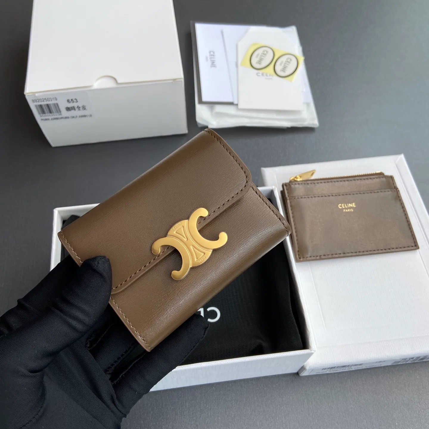 [Extra-grade pure steel hardware original leather] ¥680 TRIOMPHE glossy leather short wallet/4 card slots 2 patch pockets 1 cash compartment 1 detachable zipper card holder with snaps No.: 10l653DS3.04LU652 653 Brown full leather Size: w9.5×h7.5×3cm