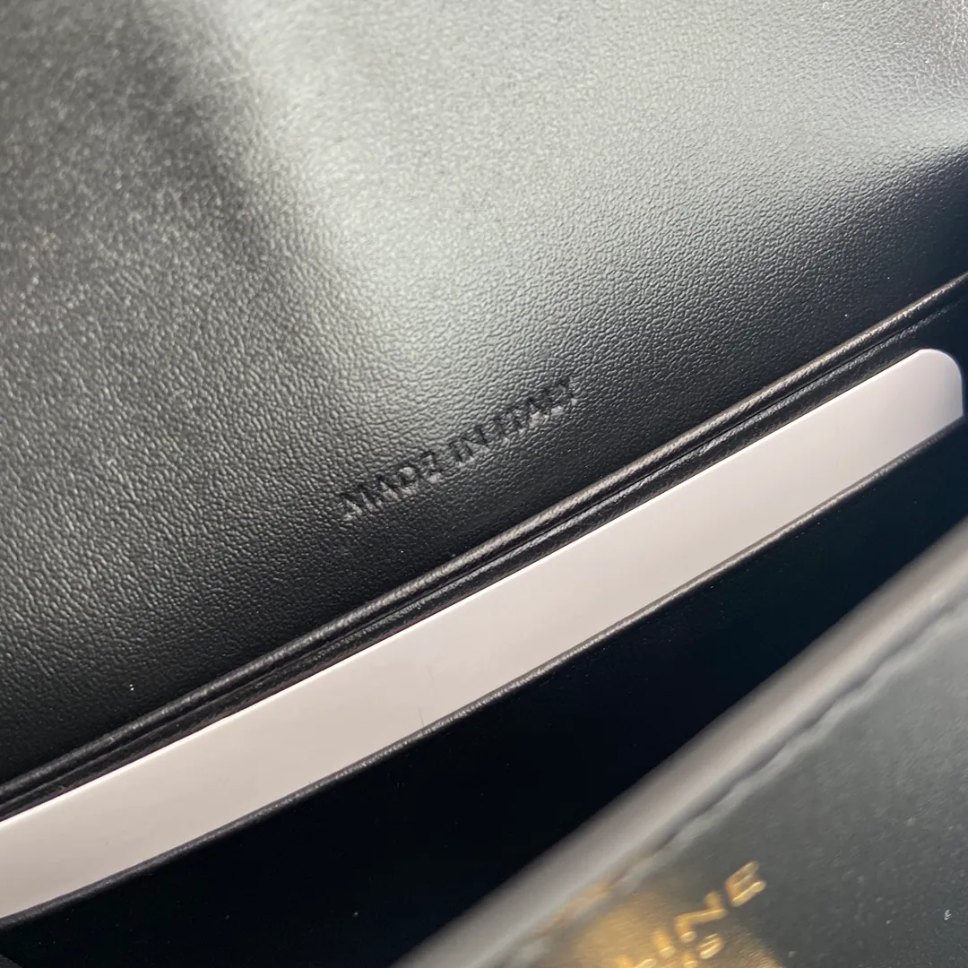 [Special grade pure steel hardware original leather] ¥620 TRIOMPHE glossy cow leather card holder cow leather cow leather lining rotating lock closure 1 main compartment 2 inner card slots No.: 10M473GCG.38NO473 473 Black full leather Size: w10.2×h7.5×d2.5cm