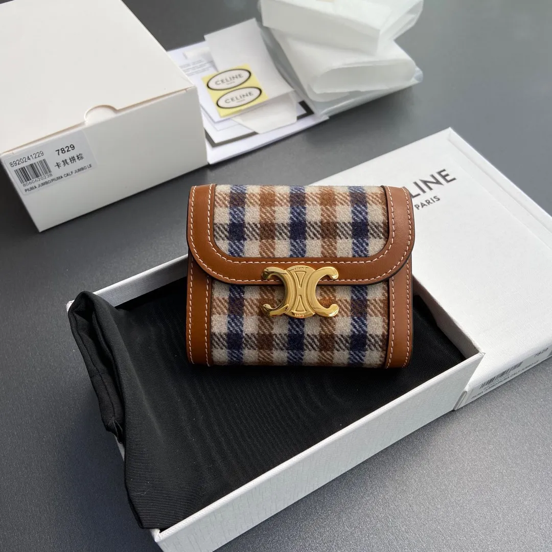 [Extra-grade pure steel hardware and original leather] ¥660 TRIOMPHE logo plaid fabric and cow leather short wallet 5 card slots 1 folding coin bag with snap button 1 flat pocket 1 banknote bag No.: 10D782CQH.04LU783 7829 Khaki brown Size: w10.5×9×3cm.