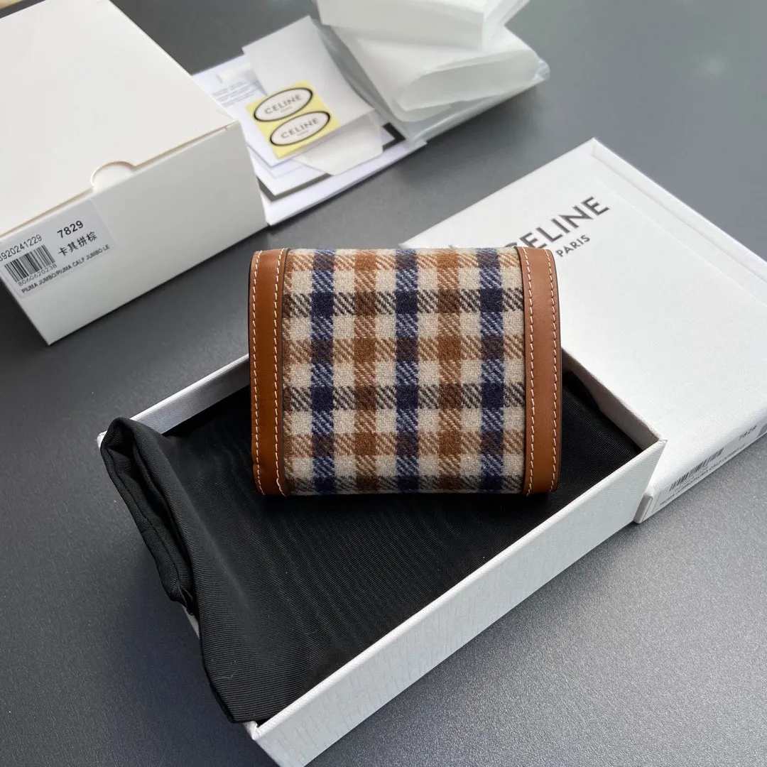 [Extra-grade pure steel hardware and original leather] ¥660 TRIOMPHE logo plaid fabric and cow leather short wallet 5 card slots 1 folding coin bag with snap button 1 flat pocket 1 banknote bag No.: 10D782CQH.04LU783 7829 Khaki brown Size: w10.5×9×3cm.