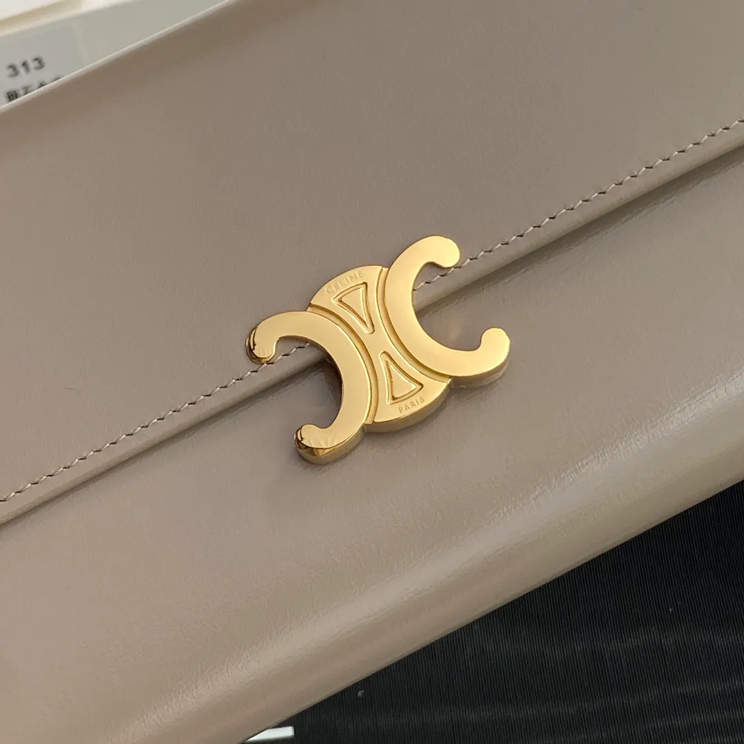 [Special grade pure steel hardware original leather] ¥740 TRIOMPHE shiny cow leather wallet / 12 card slots 1 zipper coin pocket 1 flat pocket 2 gusseted compartments Number: 10E313DPV.38NO 312 313 Pebble color full leather Size: w19×10×3cm