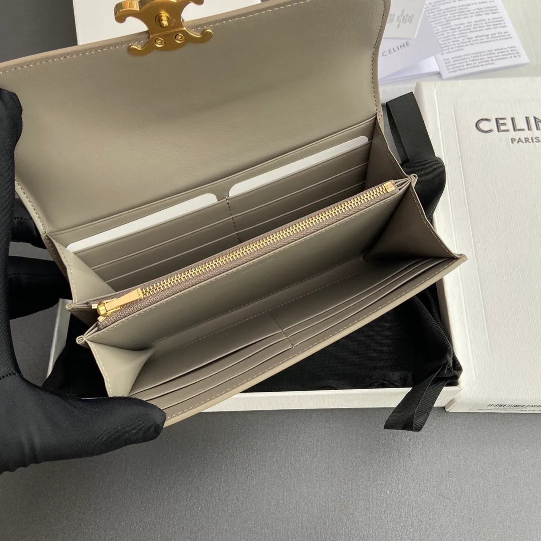 [Special grade pure steel hardware original leather] ¥740 TRIOMPHE shiny cow leather wallet / 12 card slots 1 zipper coin pocket 1 flat pocket 2 gusseted compartments Number: 10E313DPV.38NO 312 313 Pebble color full leather Size: w19×10×3cm
