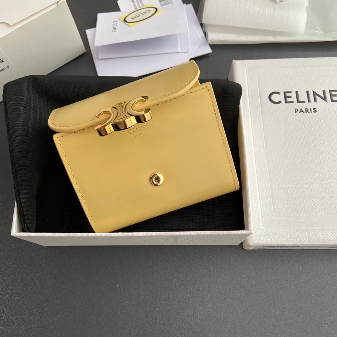[Special grade pure steel hardware original leather] ¥700 TRIOMPHE glossy cow leather wallet/2024 Xiaosai 5 card slots 1 folding coin bag with snap buckle 1 flat pocket 1 banknote bag No.: 10D782CQH.04LU783 783 sunshine yellow full leather Size: w10.5×9×3cm.