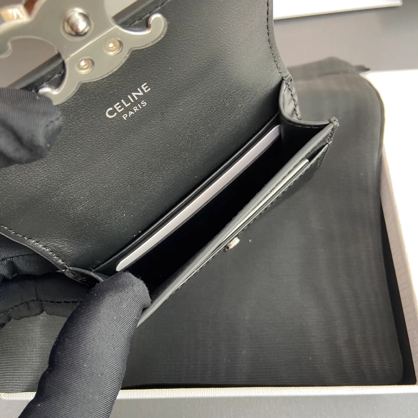 [Extra-grade pure steel hardware original leather] ¥560 TRIOMPHE glossy cow leather flip card holder/snap button closure 1 main compartment 2 inner card slots 1 inner flat pocket 1 outer flat pocket Number: 10I582CPJ.04LU 583 Black Silver Size: w10×h7.5×d2cm