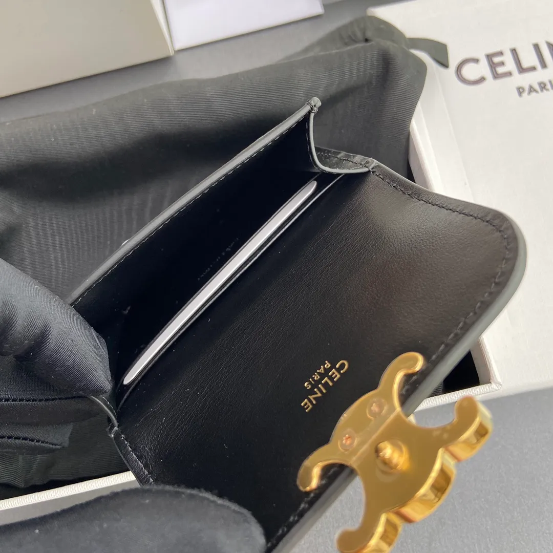 [Extra-grade pure steel hardware original leather] ¥560 TRIOMPHE glossy cow leather flip card holder/2024 Xiaosai Snap button closure 1 main compartment 2 inner card slots 1 inner flat pocket 1 outer flat pocket Number: 10I582CPJ.04LU 583 black full leather Size: w10×h7.5×d2cm