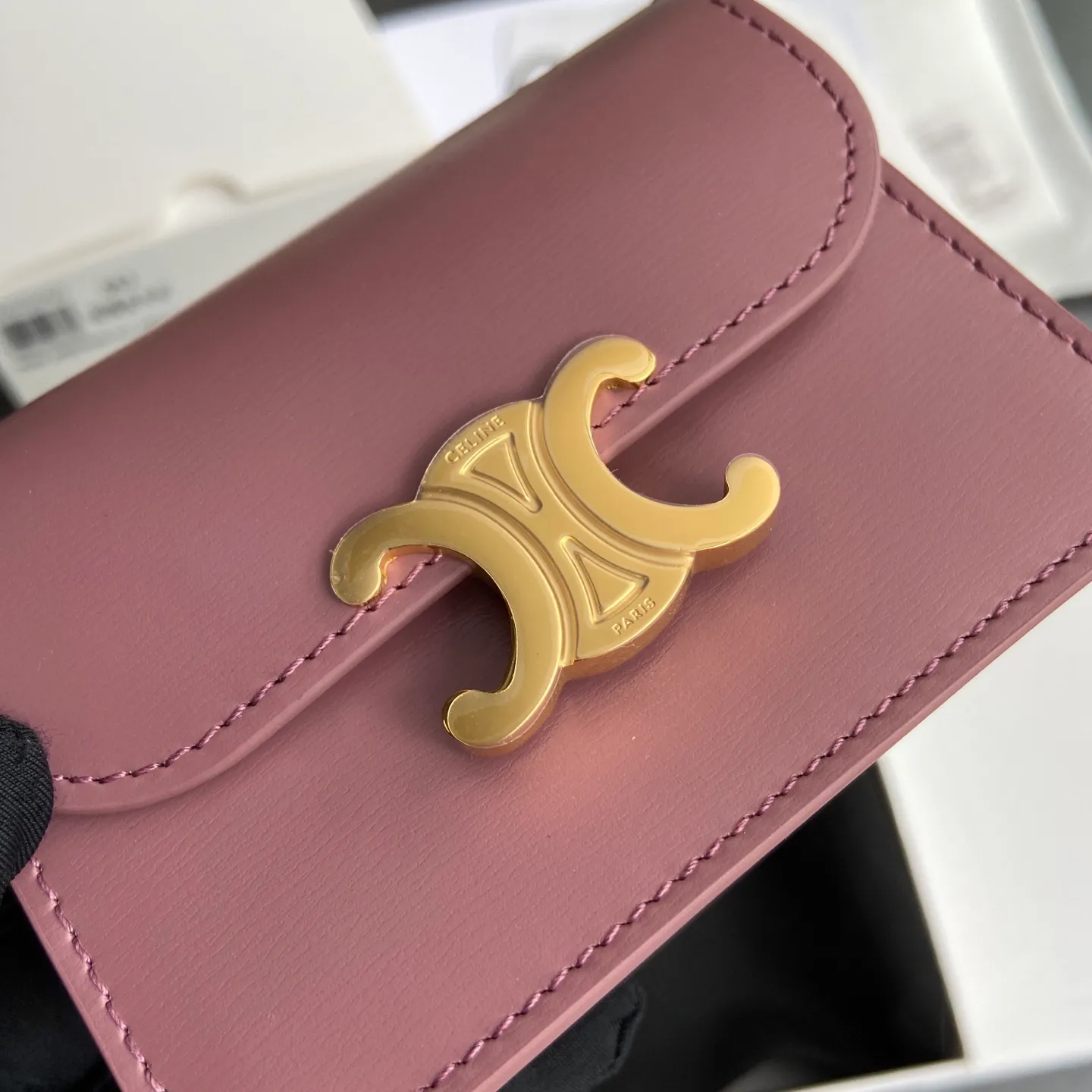 [Extra-grade pure steel hardware original leather] ¥660 TRIOMPHE glossy cow leather business card bag/new model cow leather lining: cow leather/fabric gold finish TRIOMPHE metal snap closure 2 gusseted compartments 1 flat pocket 3 card slots No.: 10N 063 FOZ.24VR 062 063 Rose gold full leather Size: w10.5×h8.5×d3cm