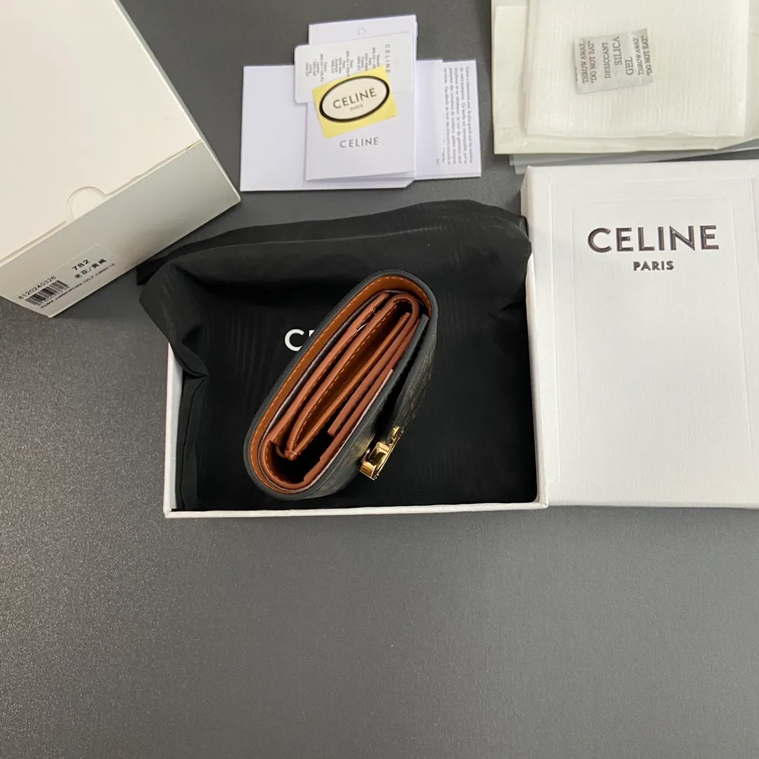 [Extra-grade pure steel hardware original leather] ¥660 TRIOMPHE logo printed short wallet/2024 Xiaosai 5 card slots 1 folding coin bag with snap button 1 flat pocket 1 banknote bag No.: 10D782CQH.04LU783 782 yellow brown/presbyopia Size: w10.5×9×3cm.