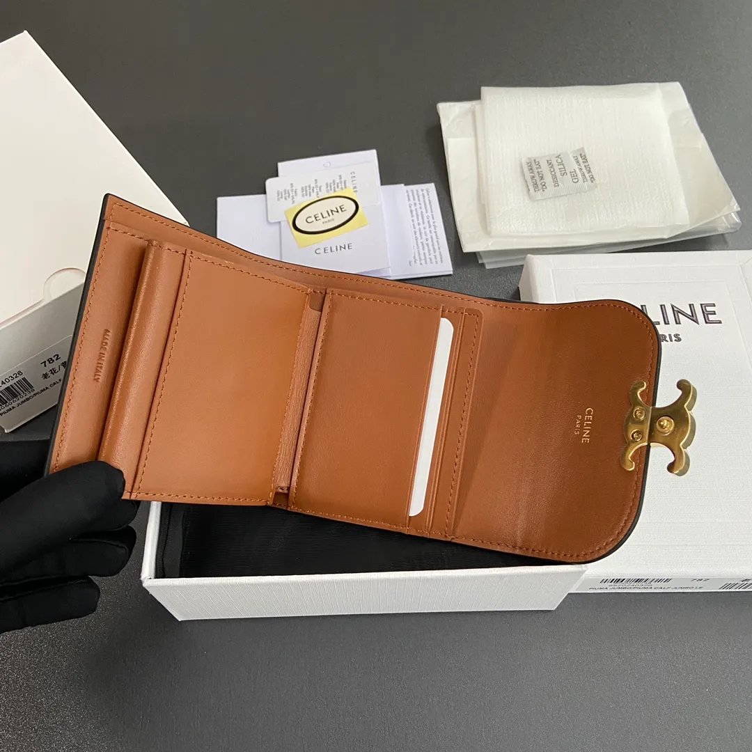 [Extra-grade pure steel hardware original leather] ¥660 TRIOMPHE logo printed short wallet/2024 Xiaosai 5 card slots 1 folding coin bag with snap button 1 flat pocket 1 banknote bag No.: 10D782CQH.04LU783 782 yellow brown/presbyopia Size: w10.5×9×3cm.