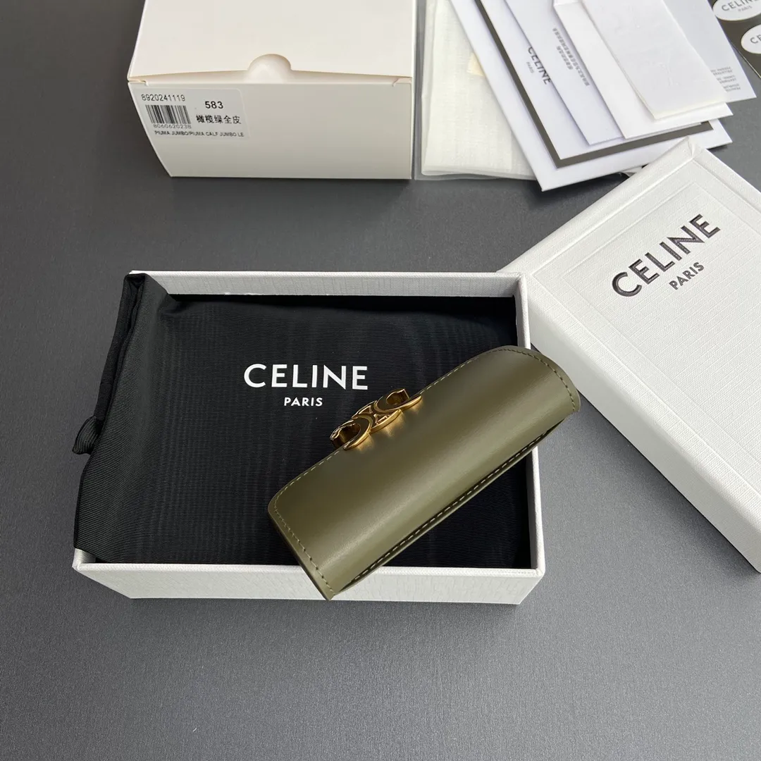 [Extra-grade pure steel hardware original leather] ¥560 TRIOMPHE glossy cow leather flip card holder/2024 Xiaosai Snap button closure 1 main compartment 2 inner card slots 1 inner flat pocket 1 outer flat pocket Number: 10I 582 CPJ.04LU 583 Olive green full leather Size: w10×h7.5×d2cm