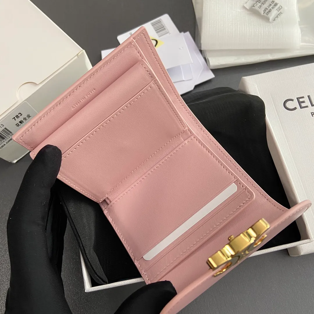 [Special grade pure steel hardware original leather] ¥700 TRIOMPHE bright cow leather wallet/2024 Xiaosai 5 card slots 1 folding coin bag with snap button 1 flat pocket 1 banknote bag No.: 10D782CQH.04LU783 783 pollen full leather Size: w10.5×9×3cm.