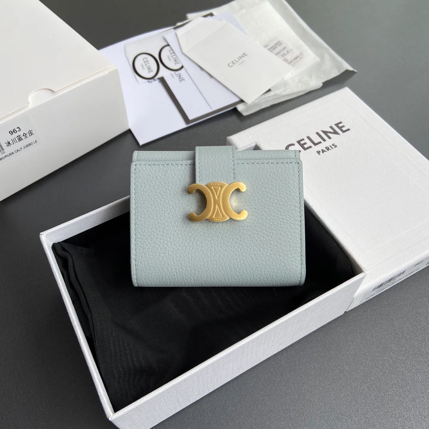 [Extra-grade pure steel hardware original leather] ¥780 VICTOIRE soft cow leather wallet/new TRIOMPHE metal texture snap buckle 4 credit card slots 1 zipper coin pocket 3 flat pockets 1 banknote pocket No.: 10M963GHH.38NO962 963 Glacier blue full leather Size: w10.5×8×2cm.