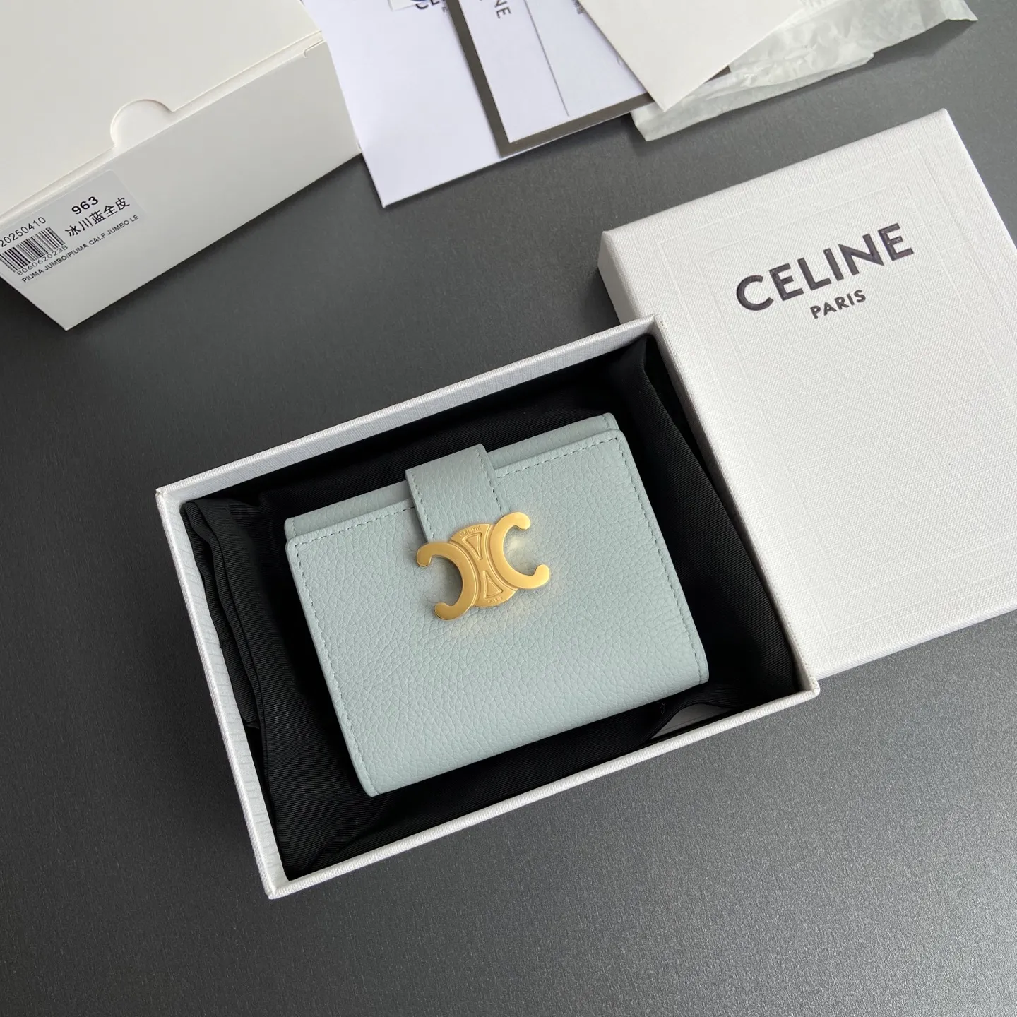[Extra-grade pure steel hardware original leather] ¥780 VICTOIRE soft cow leather wallet/new TRIOMPHE metal texture snap buckle 4 credit card slots 1 zipper coin pocket 3 flat pockets 1 banknote pocket No.: 10M963GHH.38NO962 963 Glacier blue full leather Size: w10.5×8×2cm.