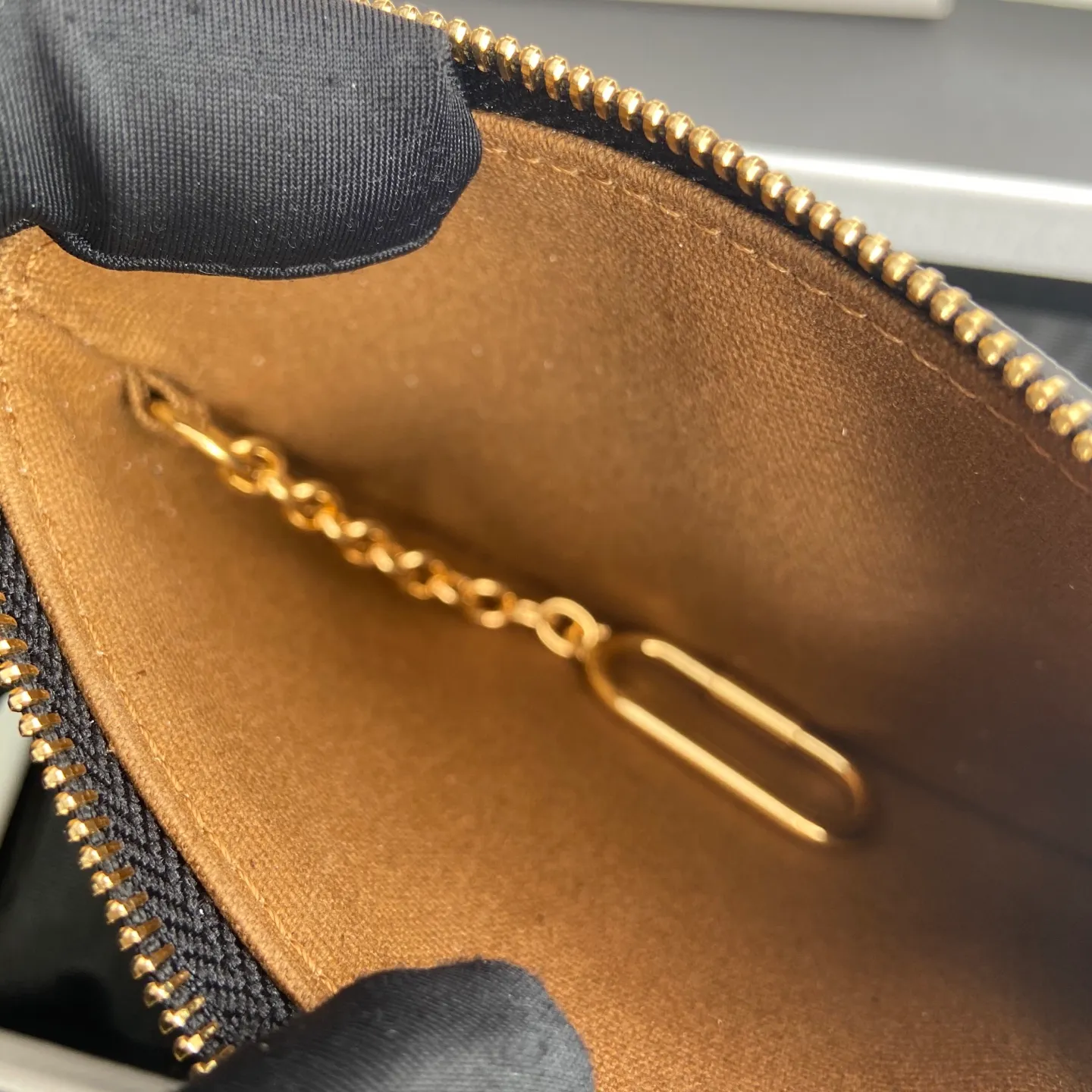 [Special grade imported original leather] ¥460 TRIOMPHE logo print with hook buckle coin card holder Lining: fabric Gold metal parts Zipper lock 1 screw keychain Number: 10C 662 BTA.38NO663 66201 Presbyopia Size: w13×h9.5cm