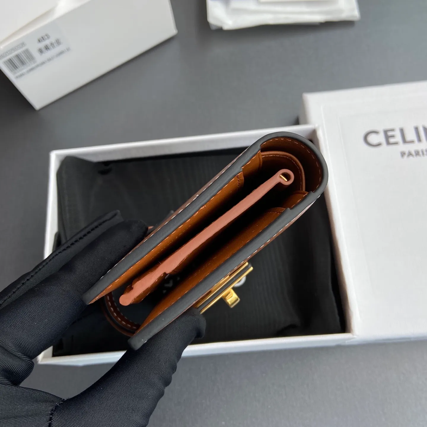 [Extra-grade pure steel hardware original leather] ¥840 TRIOMPHE16 glossy cow leather wallet cow leather cow leather lining/fabric gold finish rotating lock closure 1 detachable zipper movable coin pocket 7 card slots 1 banknote pocket 4 gusseted compartments No.: 10M483CQ7.04LU483 483 Tan full leather Size:w12.7×h9×d2.5cm