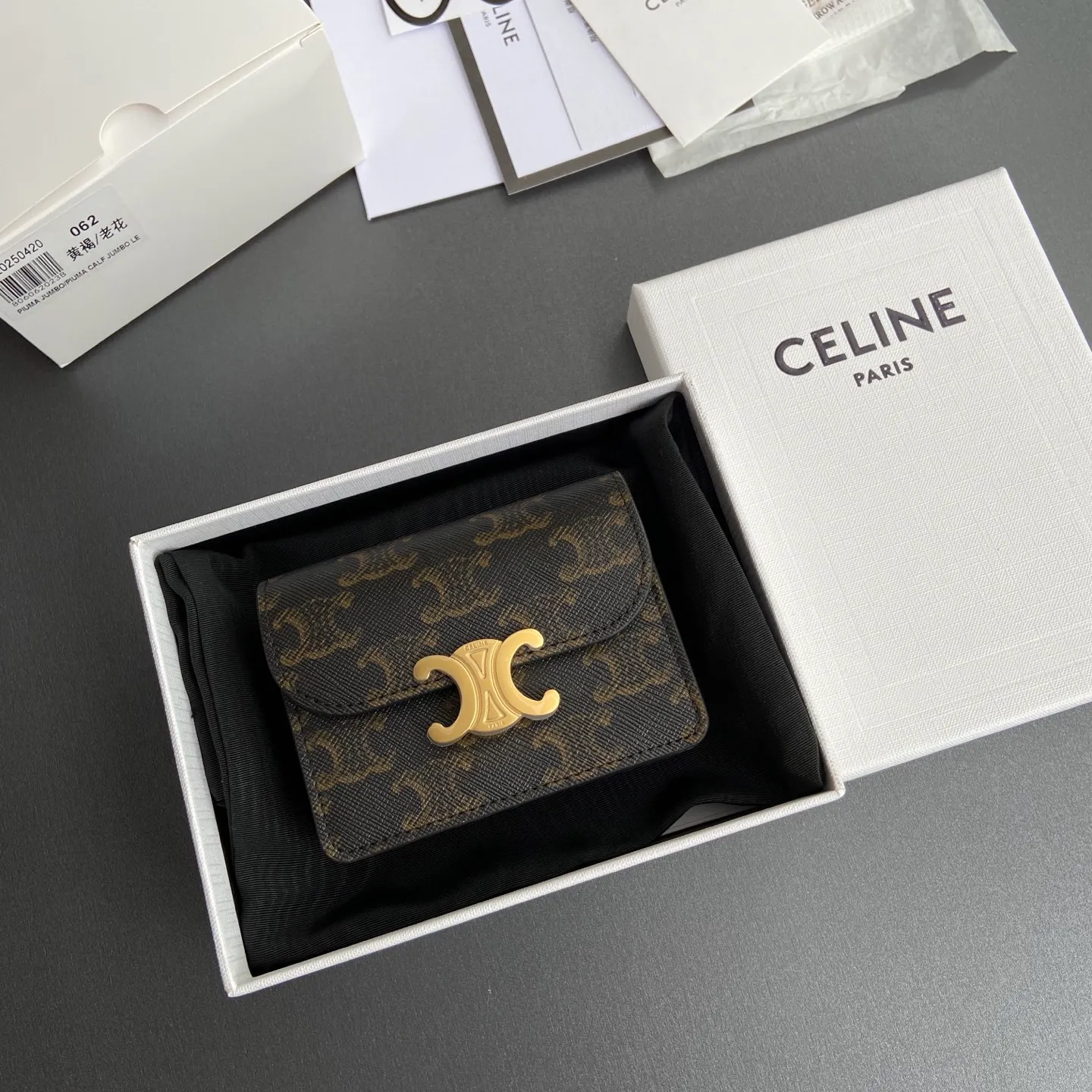 [Special grade pure steel hardware original leather] TRIOMPHE glossy cow leather business card bag/new model No.: 10N 063 FOZ.24VR 062 063 Size: w10.5×h8.5×d3cm Combination picture