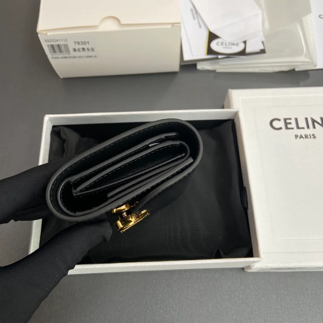 [Special grade pure steel hardware original leather] ¥720 TRIOMPHE patent leather shiny cow leather wallet/2024 Xiaosai 5 card slots 1 folding coin bag with snap button 1 flat pocket 1 banknote bag No.: 10D782CQH.04LU783 78301 Black patent leather Dimensions: w10.5×9×3cm.