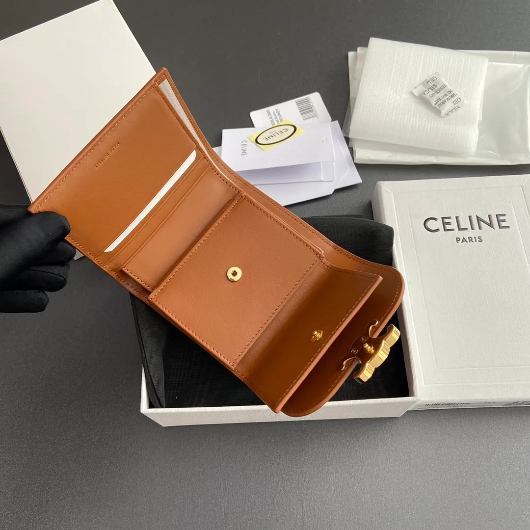 [Extra-grade pure steel hardware original leather] ¥700 TRIOMPHE glossy cow leather wallet/2024 Xiaosai 5 card slots 1 folding coin bag with snap buckle 1 flat pocket 1 banknote bag No.: 10D782CQH.04LU783 783 bronze full leather Size: w10.5×9×3cm.