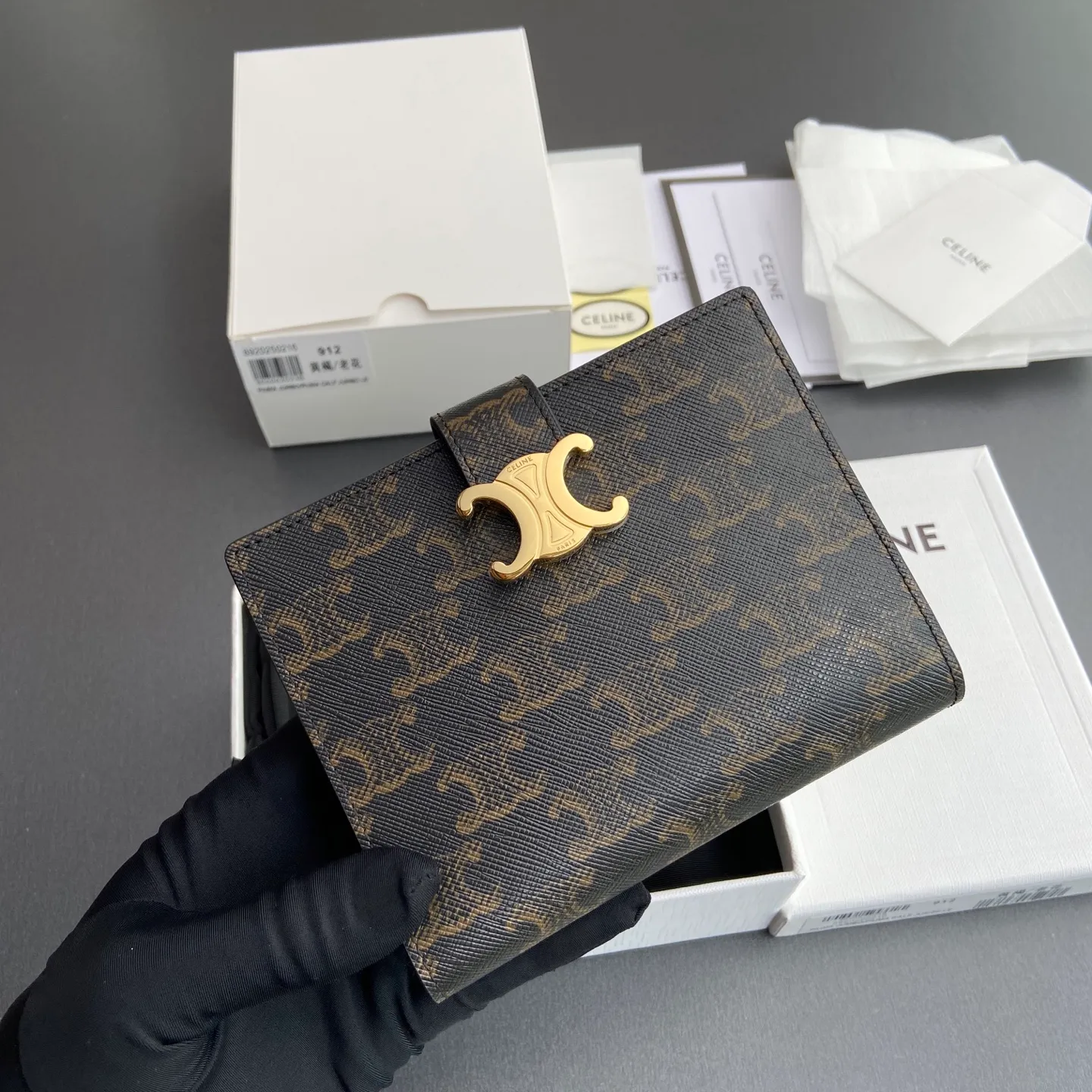 [Extra-grade pure steel hardware original leather] ¥780 TRIOMPHE logo printed leather wallet/new TRIOMPHE metal texture snap buckle 7 credit card slots 1 zipper coin pocket 2 flat pockets 1 banknote pocket No.: 10M912GHH.38NO913 912 Yellow brown/Presbyopia Size: w11.5×14×2cm.