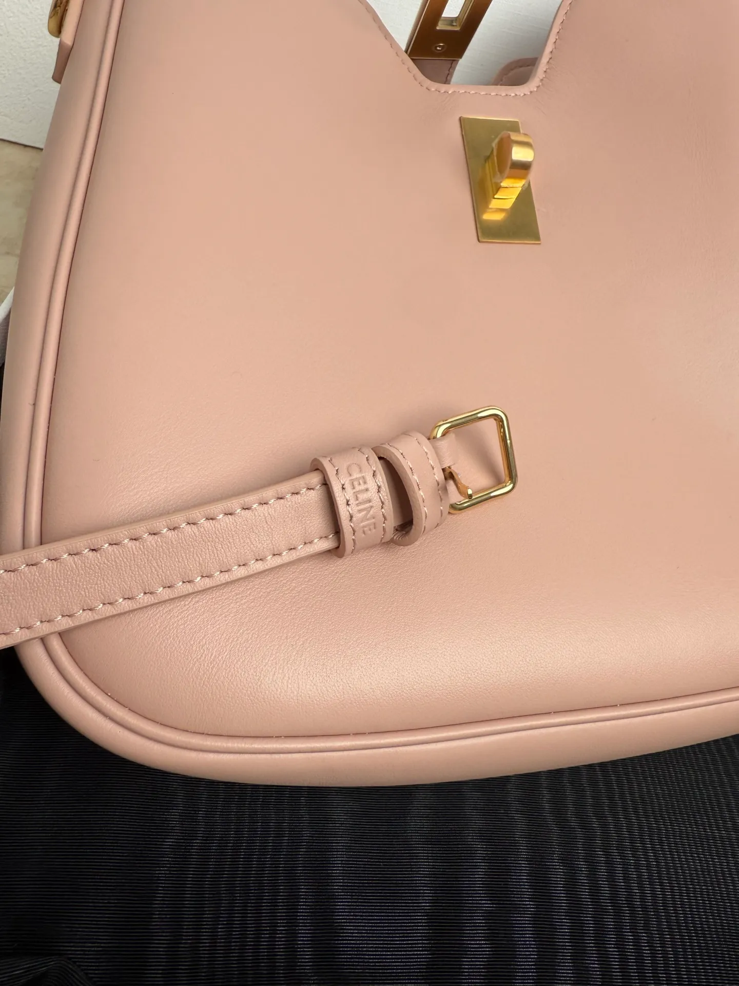 p1600CAMILLE 16💓2025 New SOFT Small Smooth Cow Leather Handbag👜This model cannot hold larger smart tablets such as IPAD. Cow leather Sheep leather lining Hand carry, shoulder and crossbody Rotary lock closure 1 main compartment 1 inner zipper pocket 1 detachable hand/shoulder strap, length 8.6 inches (22 cm) 1 detachable and adjustable shoulder strap, 9.7 X 8.5 X 2 inches (24.5 X 21.5