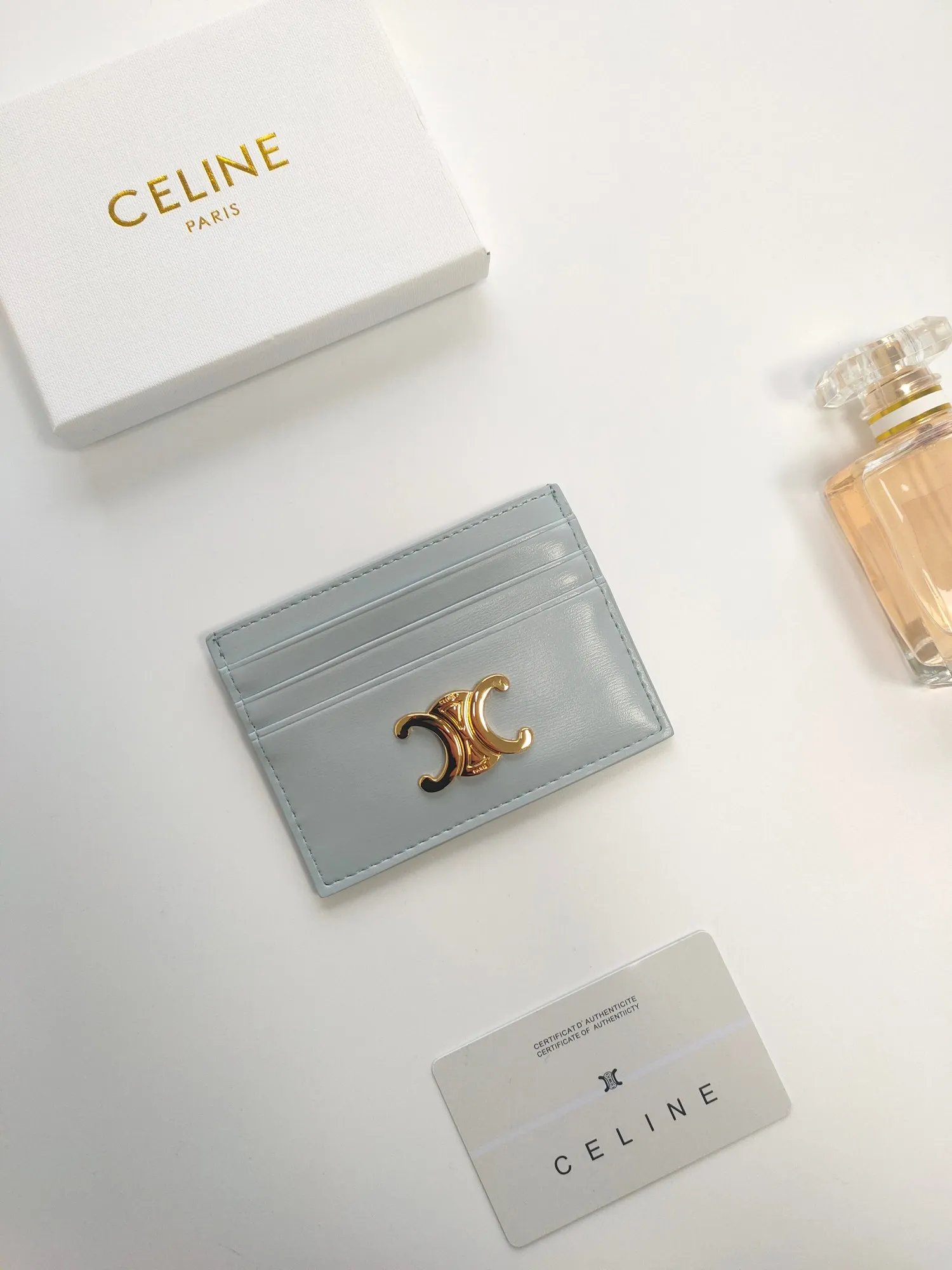 💰90💰CELINE's new embossed logo card holder, made of first-layer cowhide, two card slots + one middle pocket Style number: 10L833 Size: 10.5×7cm