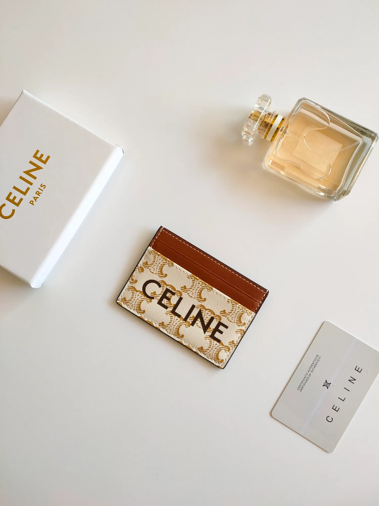 ￥90 CELINE printed logo card holder, coated canvas, genuine leather edging Style number: 10B702 Size: 10.5 X 7cm