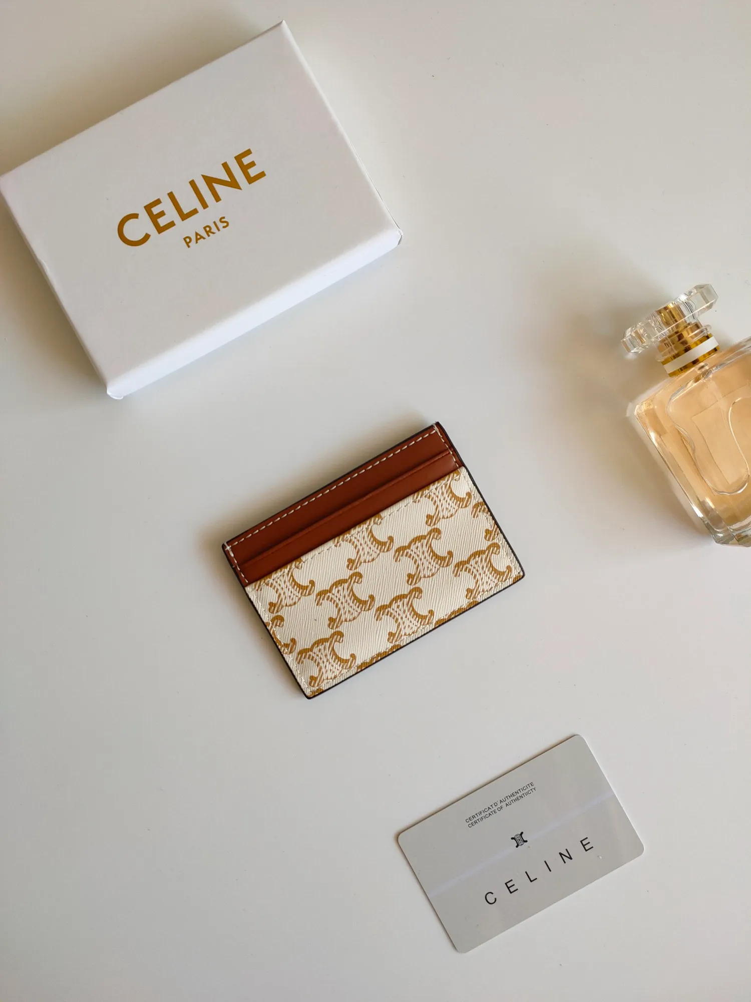 ￥90 CELINE printed logo card holder, coated canvas, genuine leather edging Style number: 10B702 Size: 10.5 X 7cm