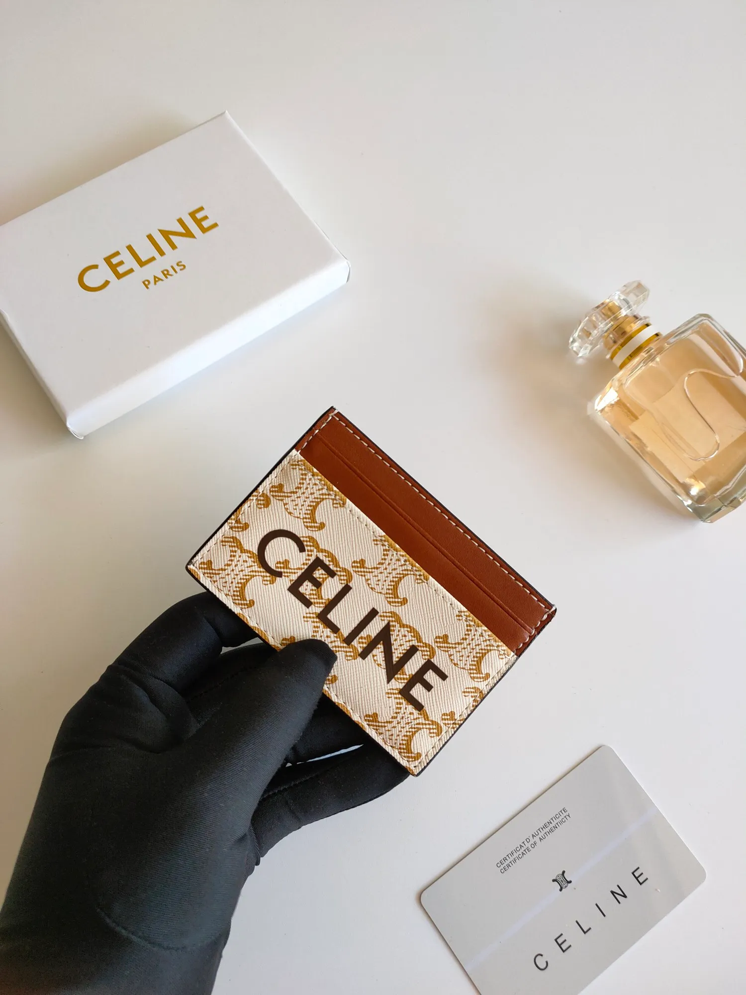 ￥90 CELINE printed logo card holder, coated canvas, genuine leather edging Style number: 10B702 Size: 10.5 X 7cm