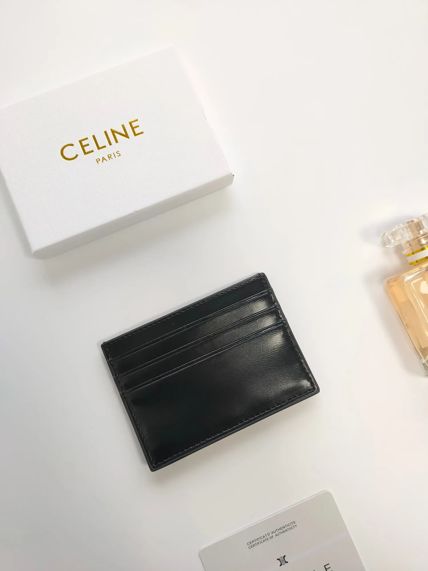 💰90💰CELINE's new embossed logo card holder, made of first-layer cowhide, two card slots + one middle pocket Style number: 10L833 Size: 10.5×7cm